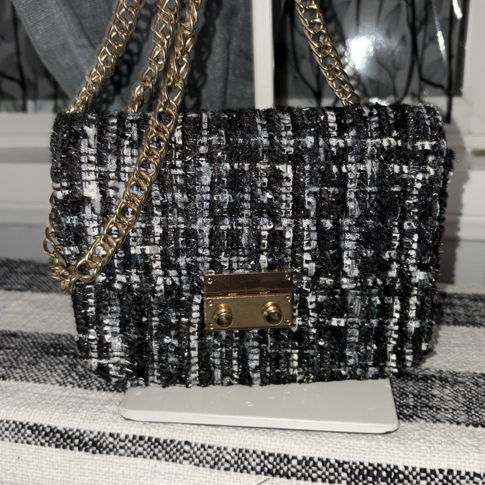 Chic Black and White Tweed Bag with crossbody Gold Chain (unbranded)